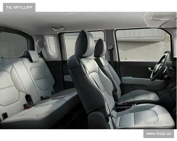 侧滑门，座椅放平能当床用，起亚RAY堪称最强微型车